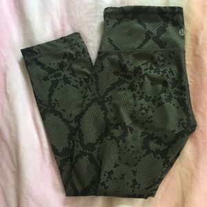 Lululemon green snake print wonder under
